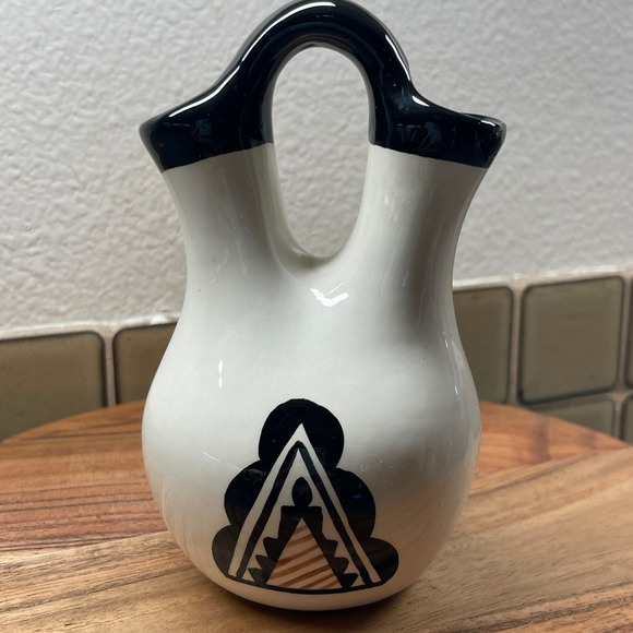 Native American Ceramic Singed Small Wedding Vase Signed M Reed 1991 - Picture 2 of 9